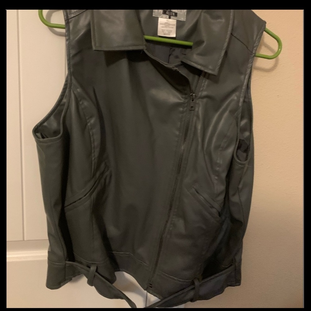 Gray sleeves jacket